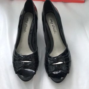 East Street size 8 short heel